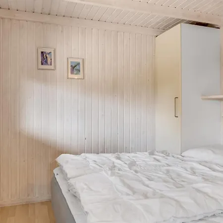 Aponi - 400m From The Sea By Interhome